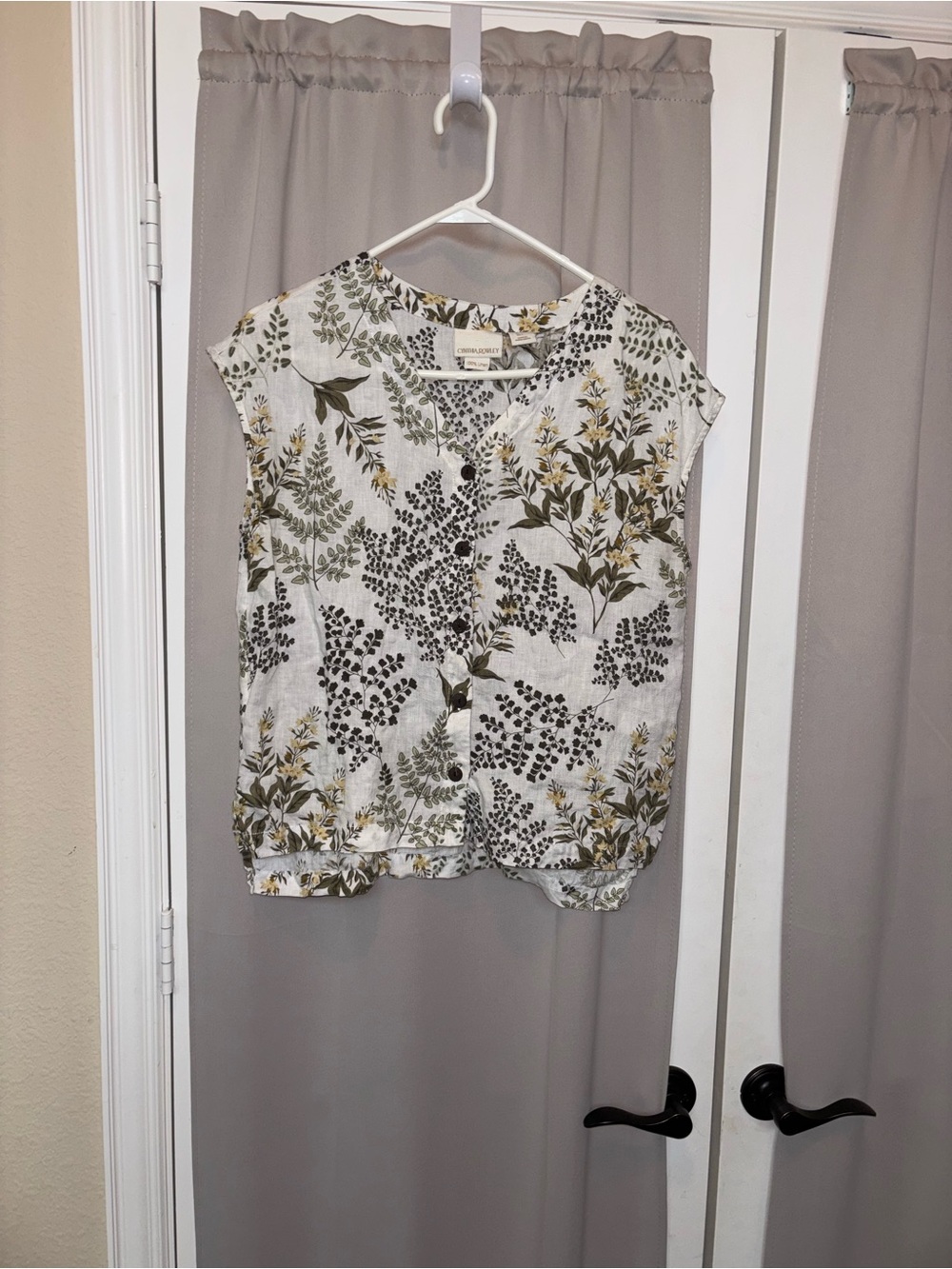 Lightweight Linen White Floral Button-Front Cap Sleeve Top